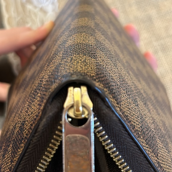 AUTHENTIC Louis Vuitton DAMIER EBENE zippy wallet with no signs of wear - Picture 11 of 13